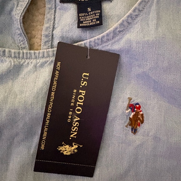 U.S. Polo Assn Sleeveless Keyhole Back Crop Top Chambray Blue Size S NWT - Picture 2 of 5